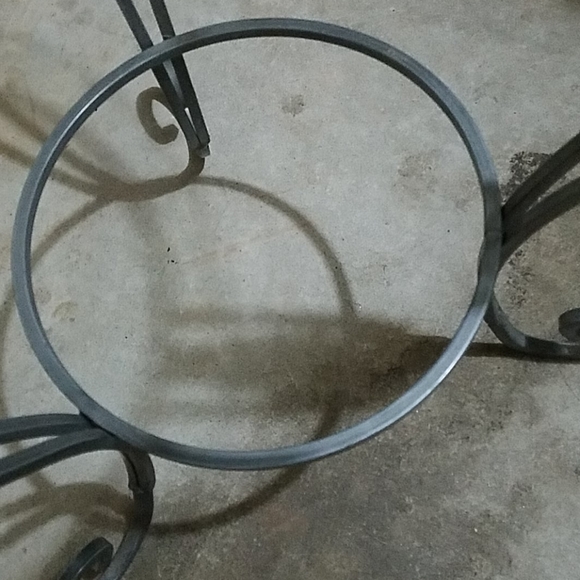 Glass table - Picture 3 of 6